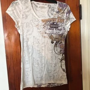 White t shirt with designs